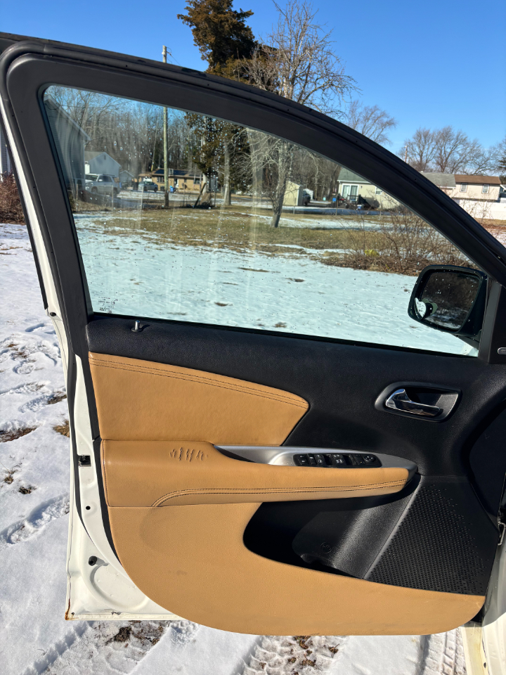 Dodge Journey AWD 4dr LUX 2011