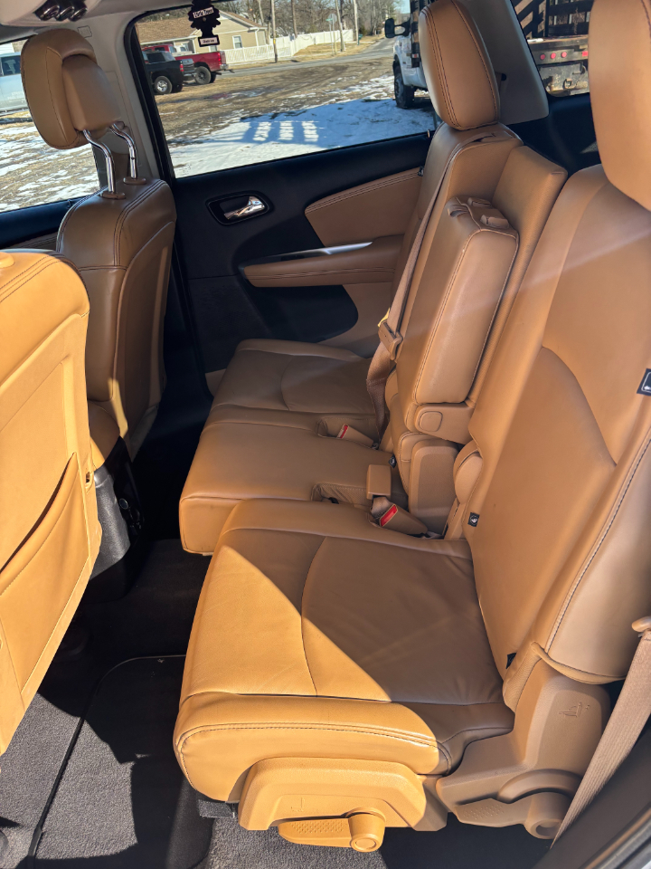 Dodge Journey AWD 4dr LUX 2011