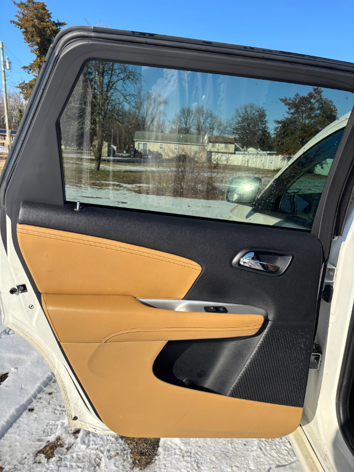 Dodge Journey AWD 4dr LUX 2011