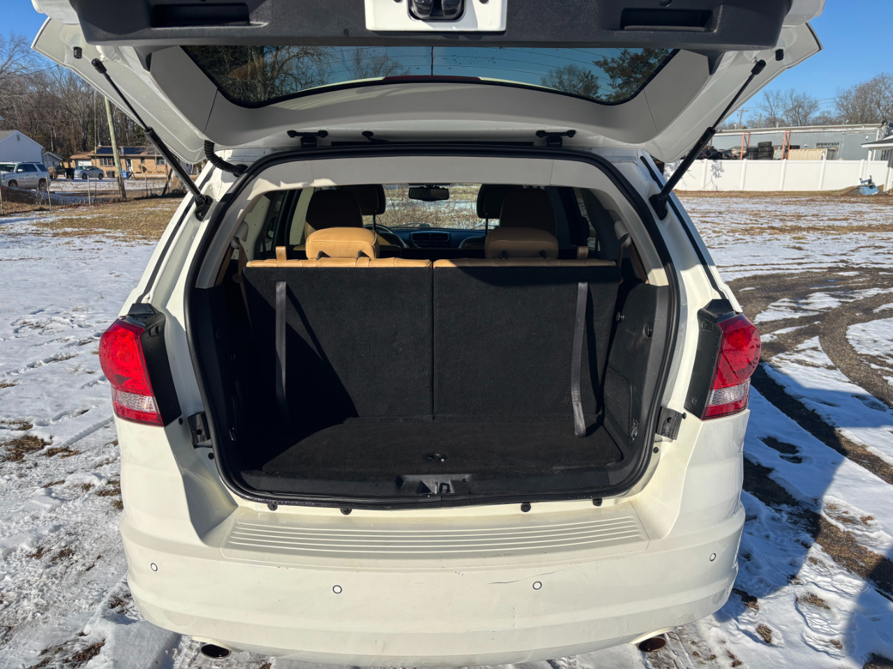 Dodge Journey AWD 4dr LUX 2011