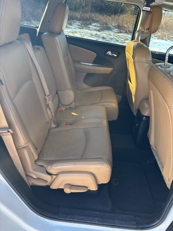 Dodge Journey AWD 4dr LUX 2011