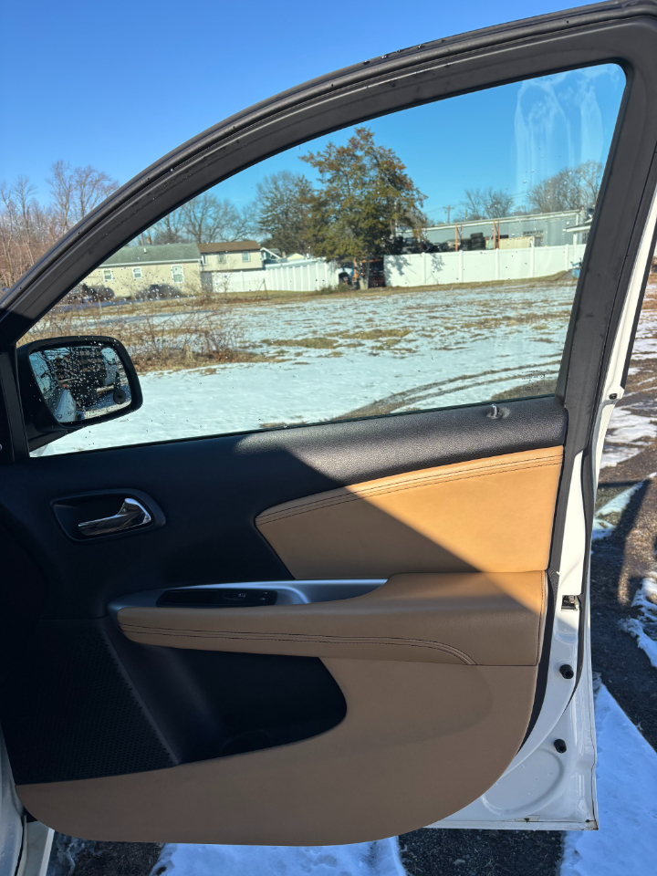 Dodge Journey AWD 4dr LUX 2011