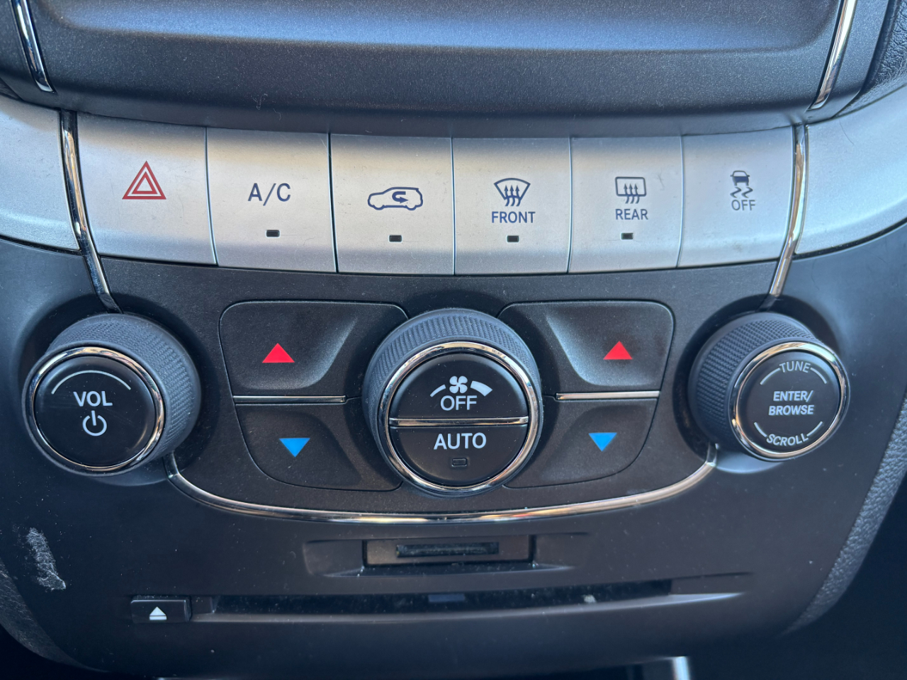 Dodge Journey AWD 4dr LUX 2011