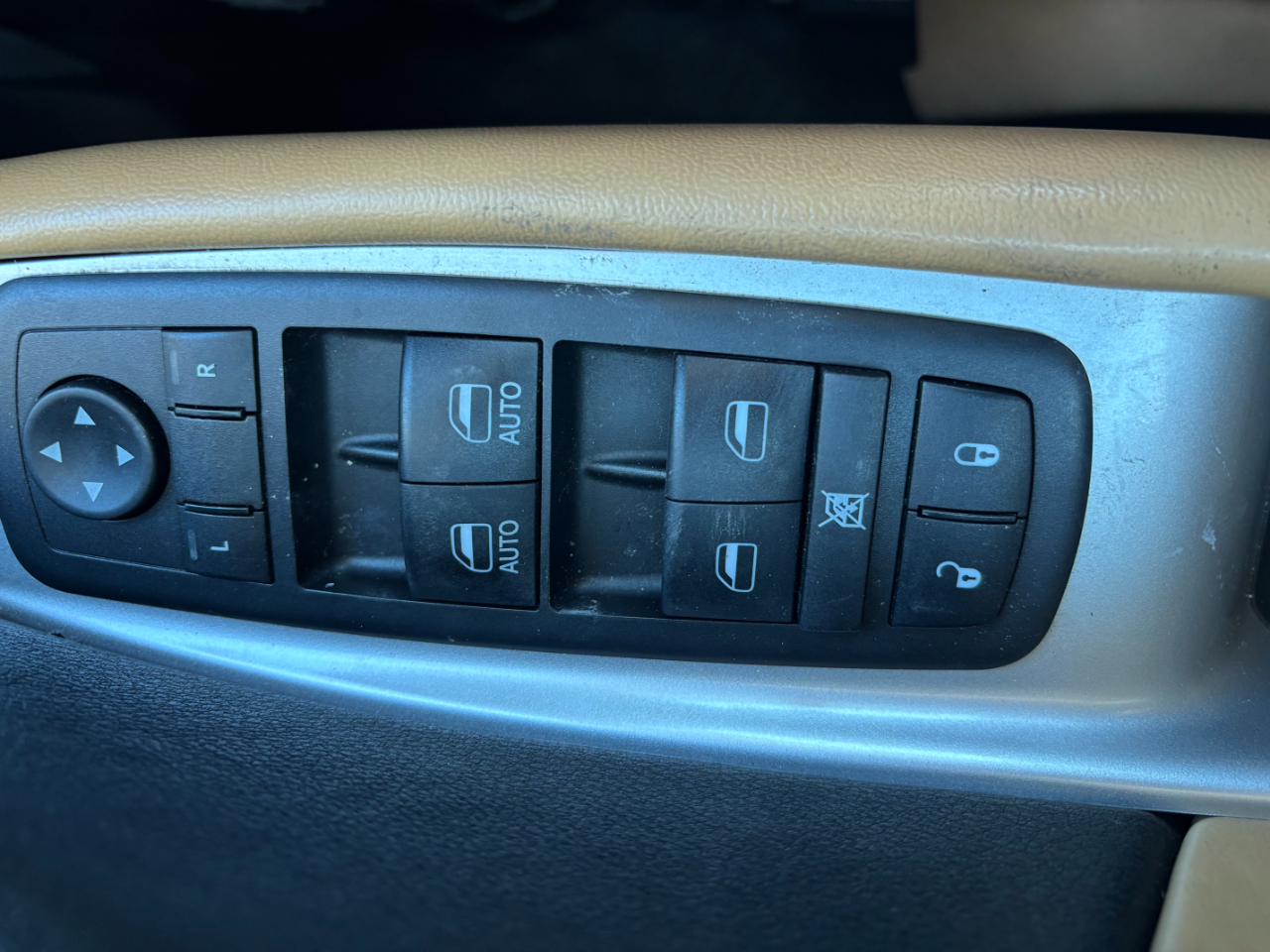 Dodge Journey AWD 4dr LUX 2011