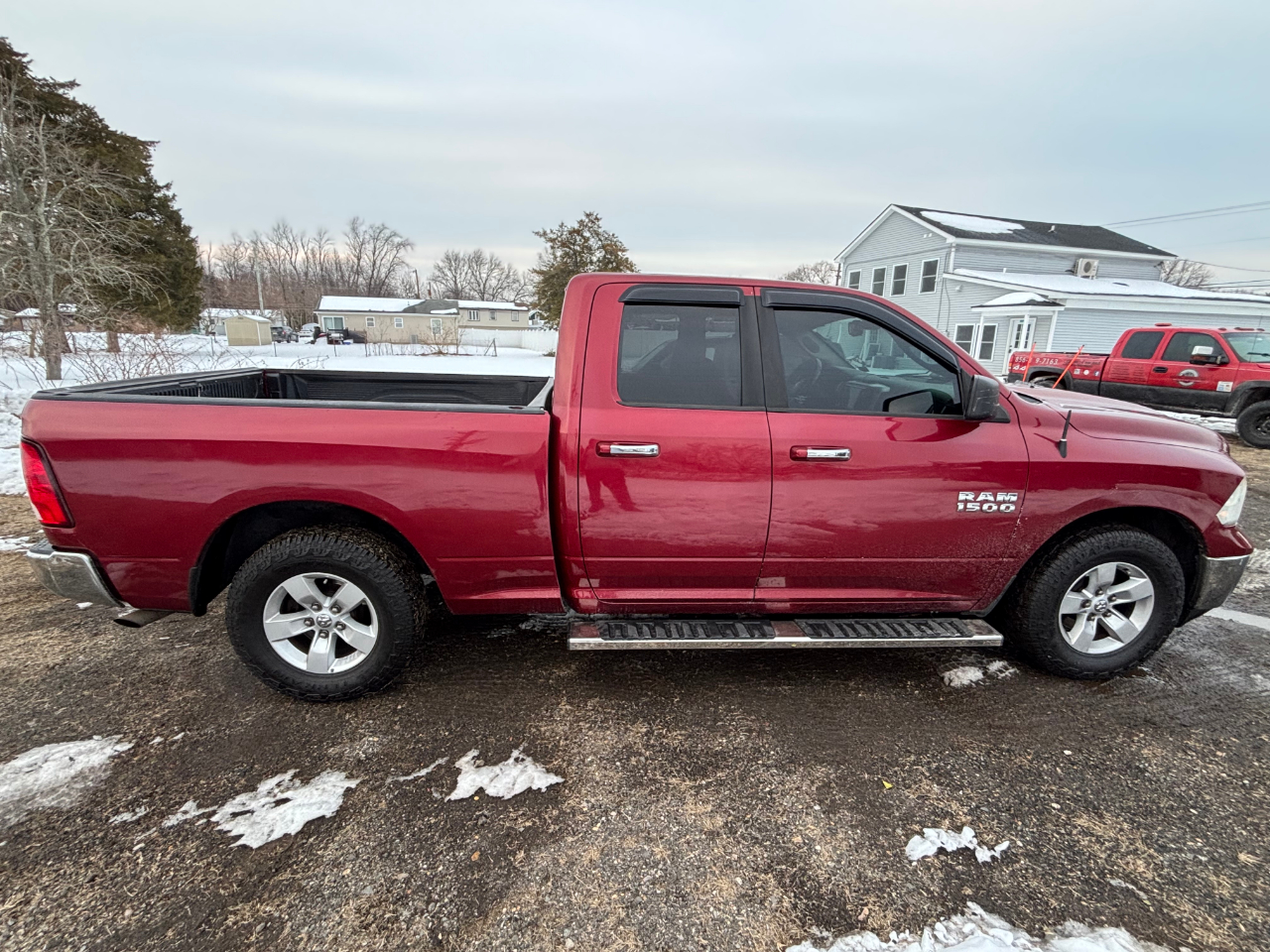RAM 1500 2WD Quad Cab 140.5" SLT 2015