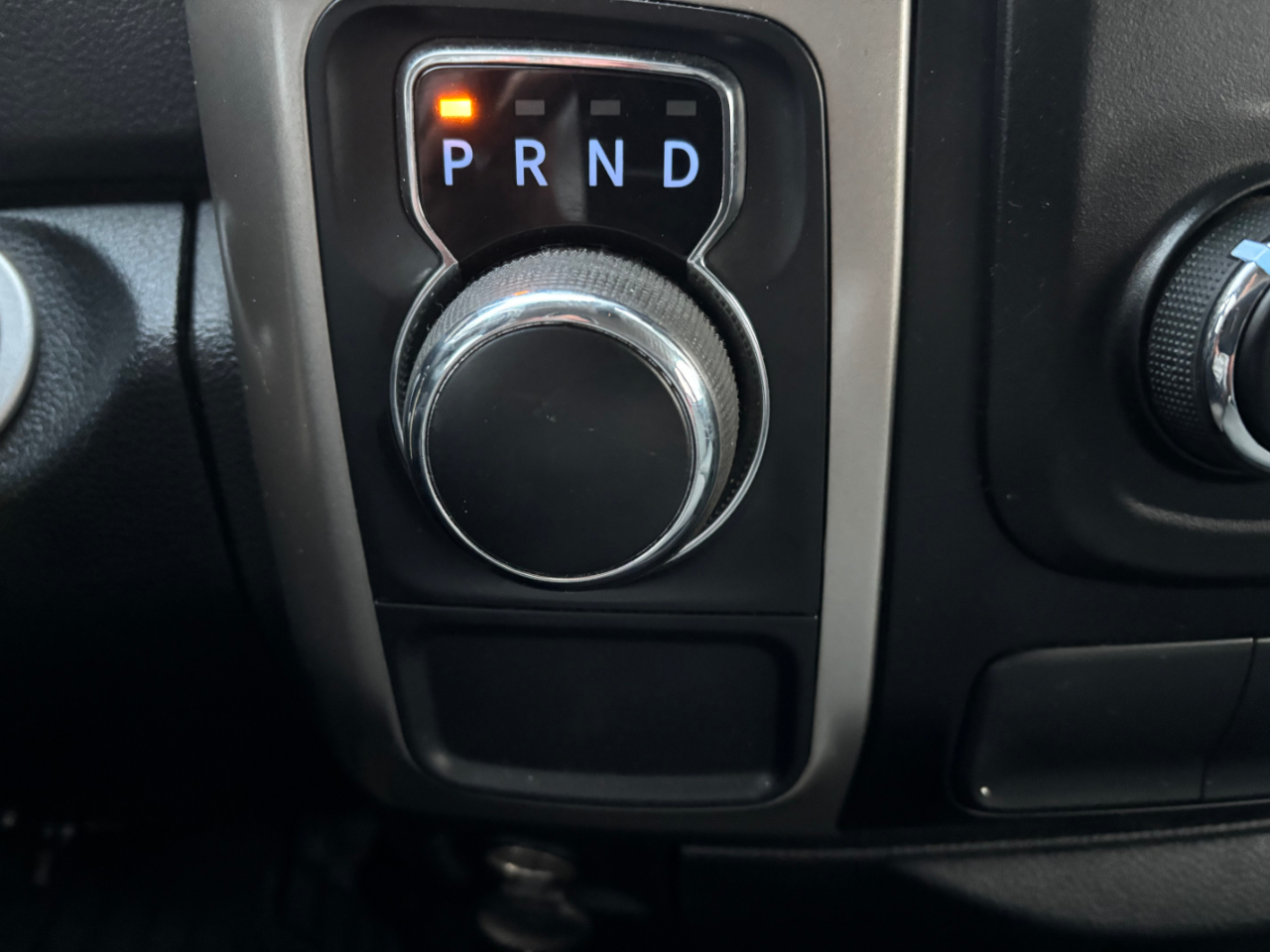 RAM 1500 2WD Quad Cab 140.5" SLT 2015