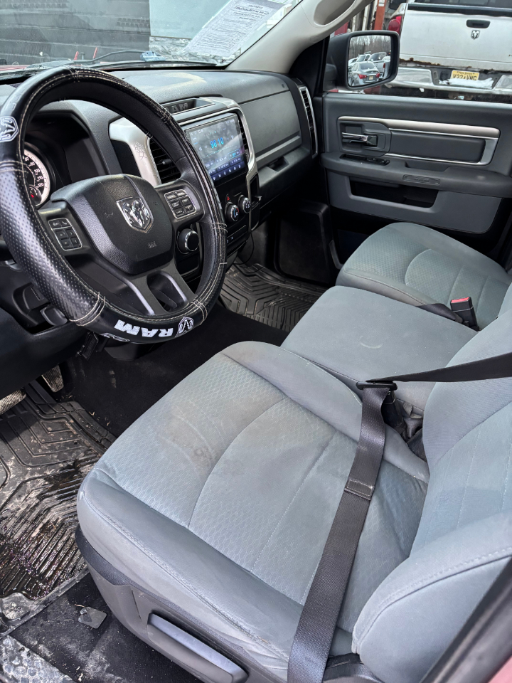 RAM 1500 2WD Quad Cab 140.5" SLT 2015