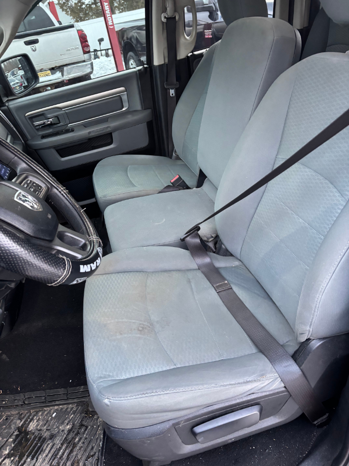 RAM 1500 2WD Quad Cab 140.5" SLT 2015