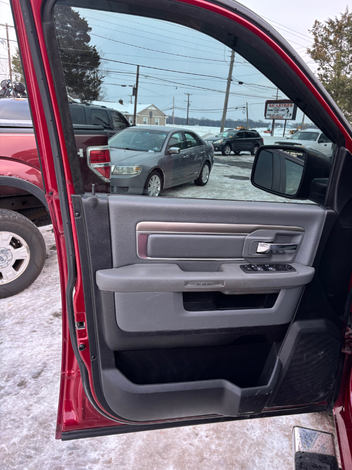 RAM 1500 2WD Quad Cab 140.5" SLT 2015