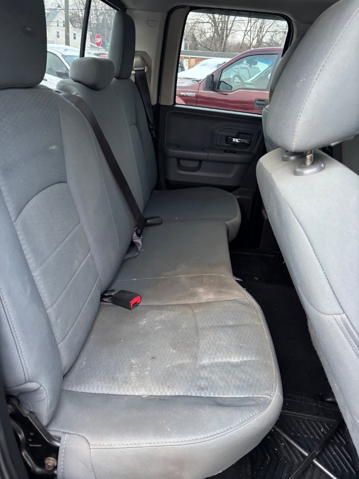 RAM 1500 2WD Quad Cab 140.5" SLT 2015