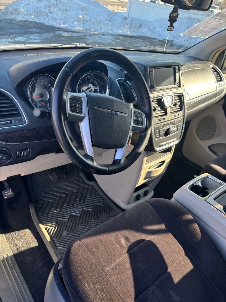 Chrysler Town & Country 4dr Wgn Touring 2011