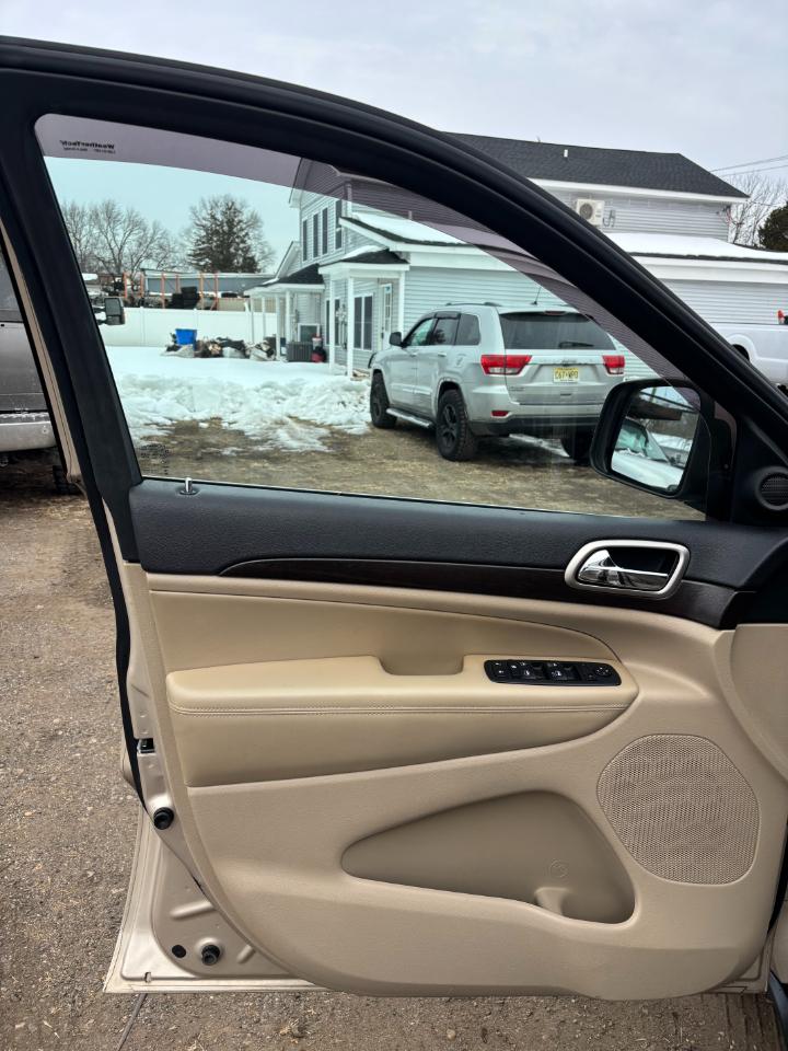 Jeep Grand Cherokee 4WD 4dr Laredo 2015