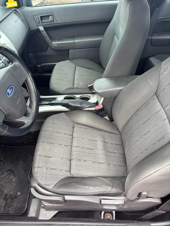 Ford Focus SE Coupe 2009