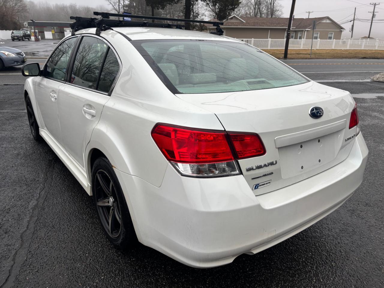 Subaru Legacy 4dr Sdn H4 Man 2.5i 2013