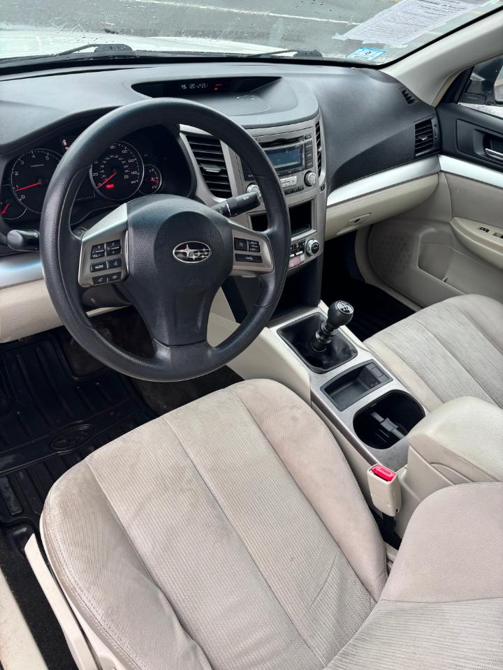 Subaru Legacy 4dr Sdn H4 Man 2.5i 2013