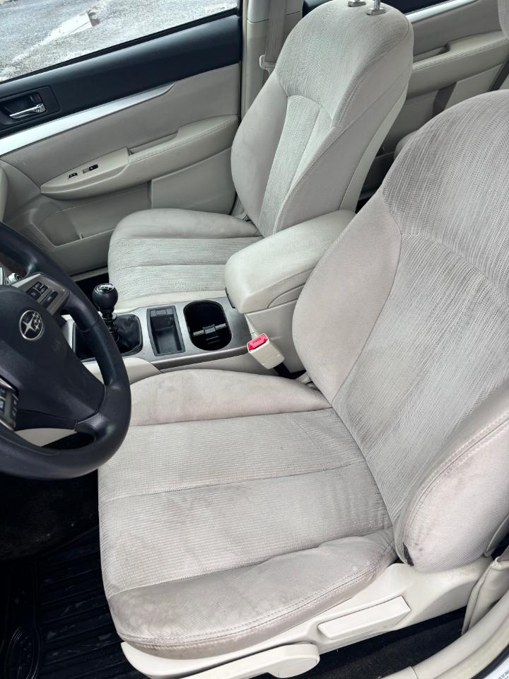 Subaru Legacy 4dr Sdn H4 Man 2.5i 2013