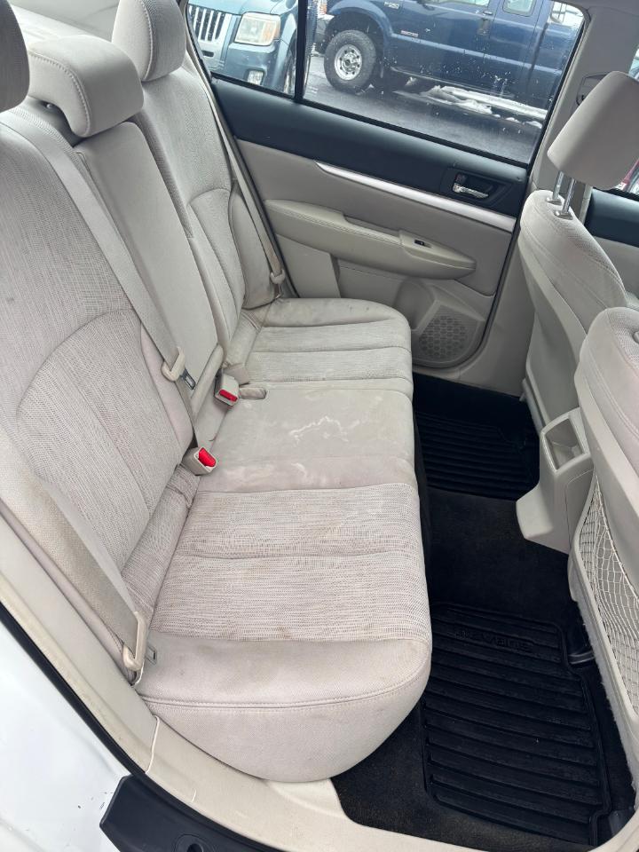 Subaru Legacy 4dr Sdn H4 Man 2.5i 2013