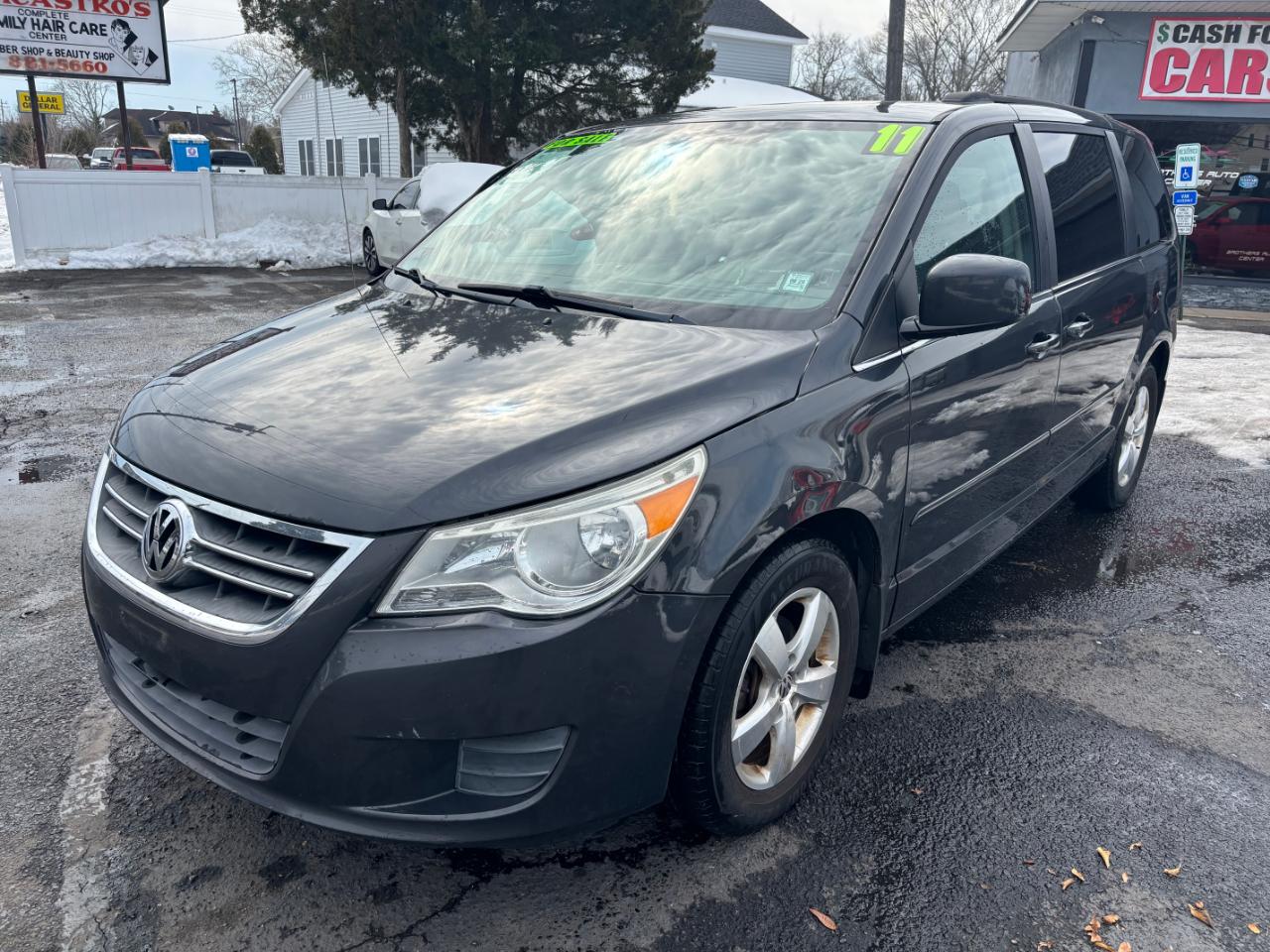 Volkswagen Routan SEL 2011