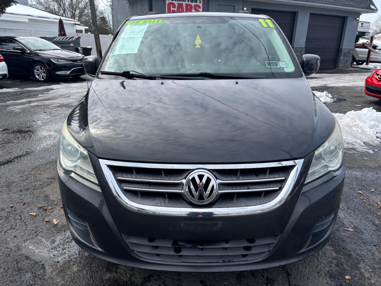 Volkswagen Routan SEL 2011