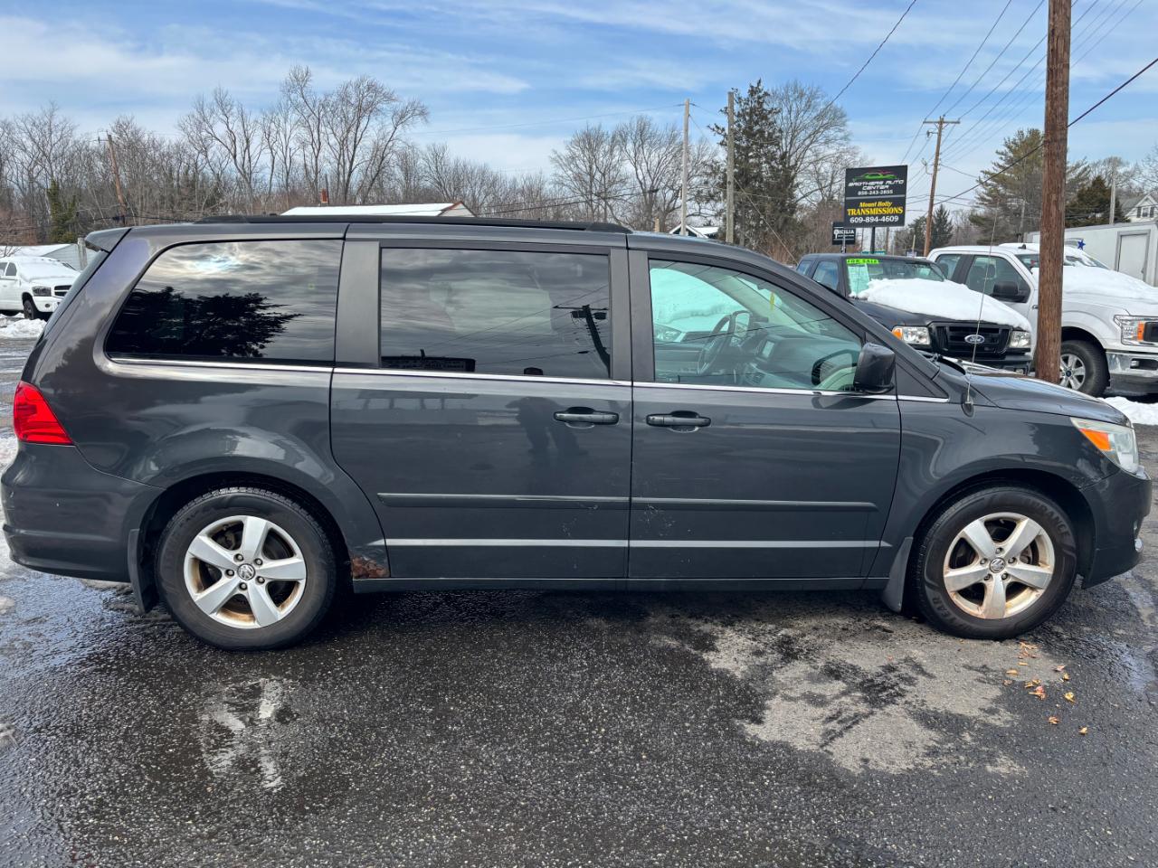 Volkswagen Routan SEL 2011