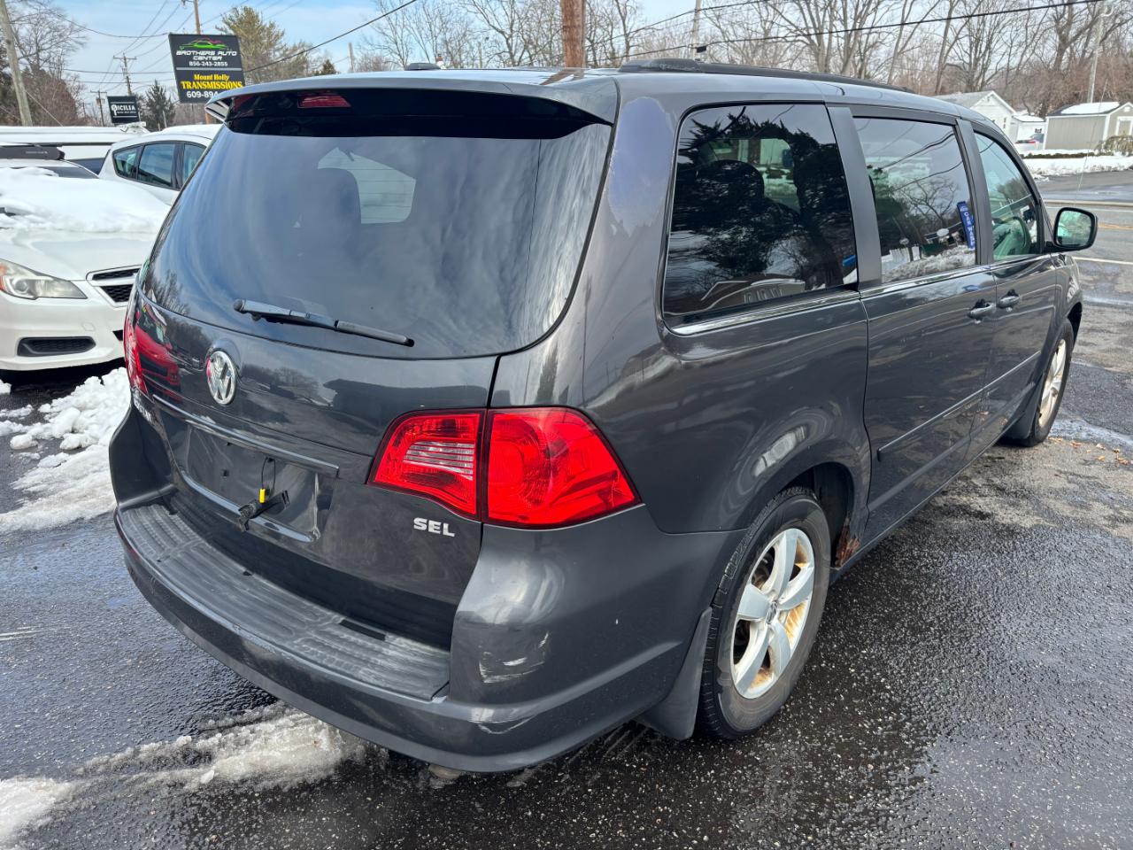 Volkswagen Routan SEL 2011