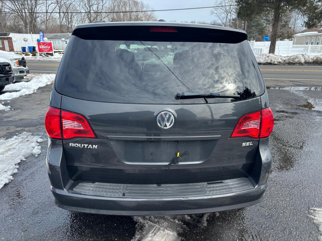 Volkswagen Routan SEL 2011