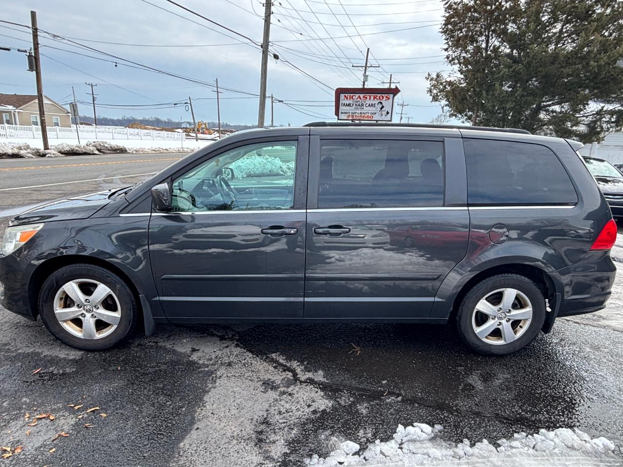 Volkswagen Routan SEL 2011