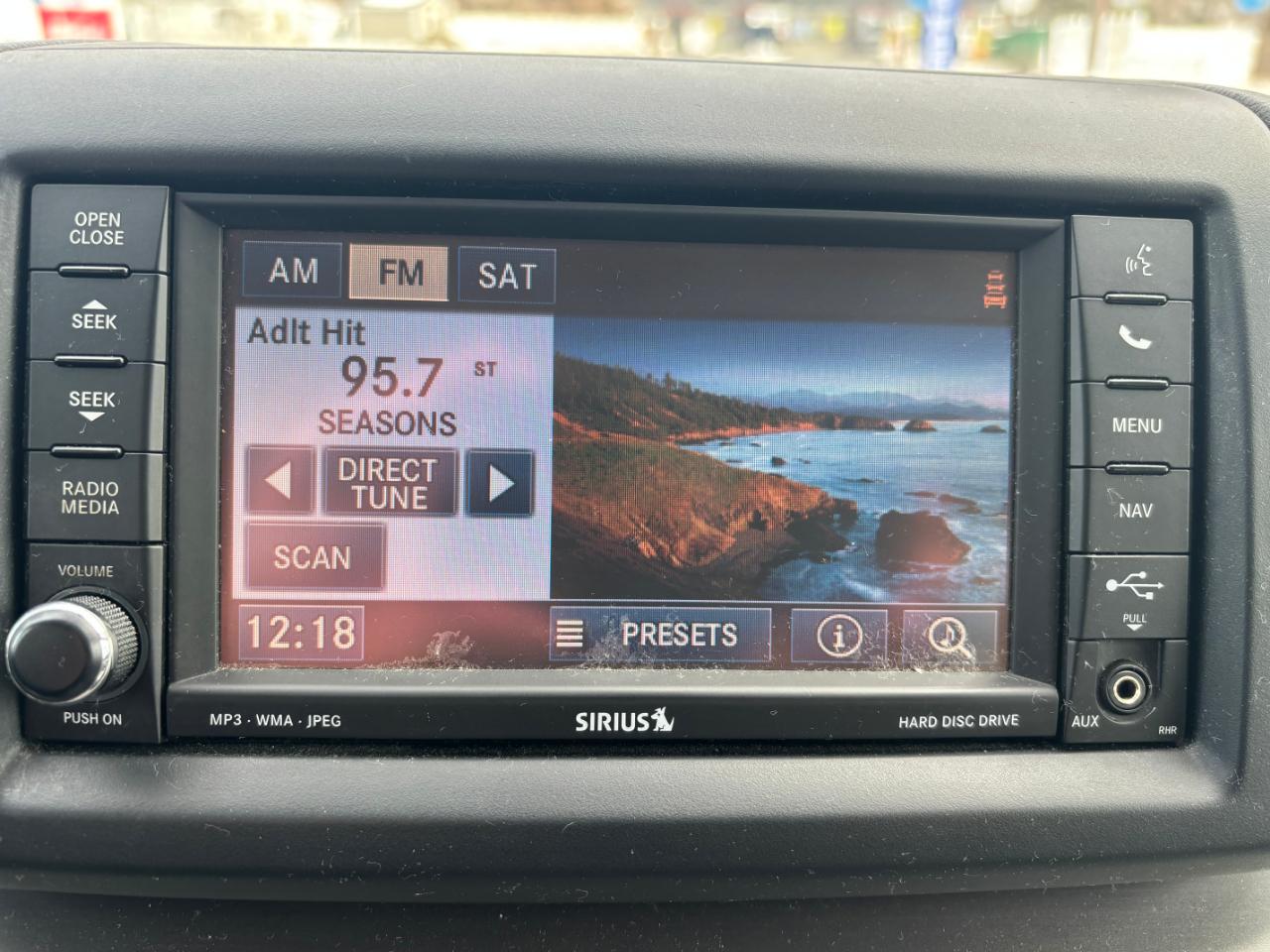 Volkswagen Routan SEL 2011