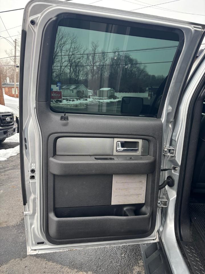 Ford F-150 4WD SuperCrew 145" SVT Raptor 2011