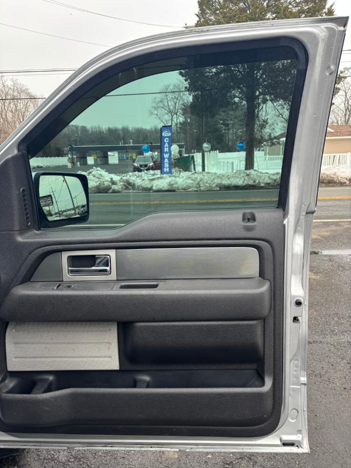 Ford F-150 4WD SuperCrew 145" SVT Raptor 2011