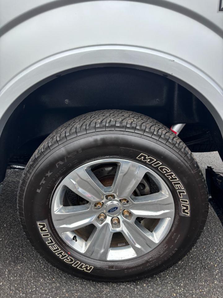 Ford F-150 4WD SuperCrew 145" Platinum 2015