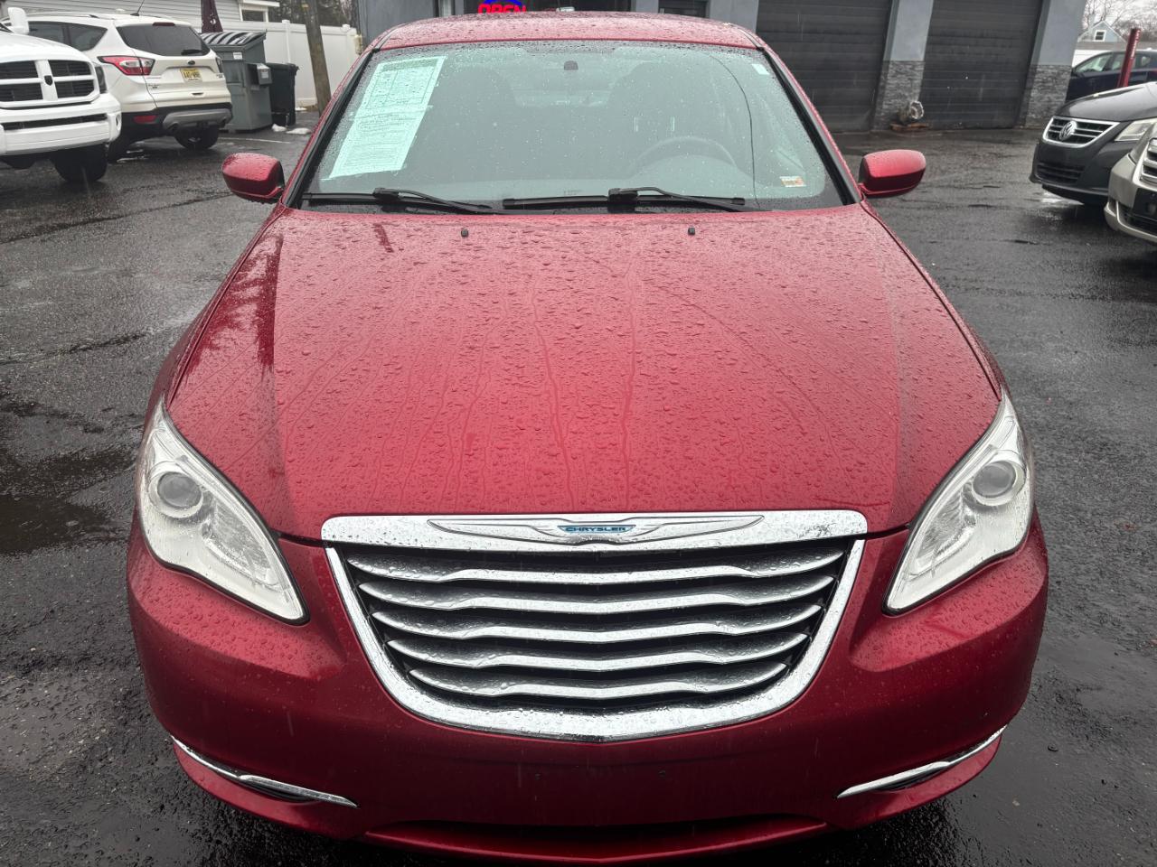 Chrysler 200 4dr Sdn Touring 2013