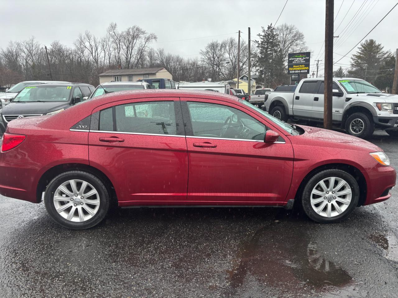 Chrysler 200 4dr Sdn Touring 2013