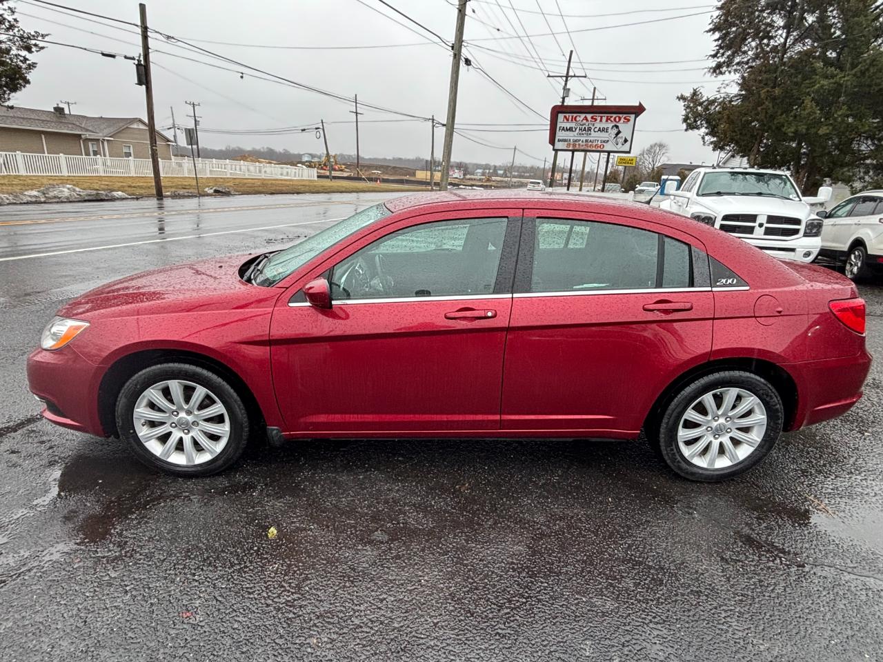 Chrysler 200 4dr Sdn Touring 2013