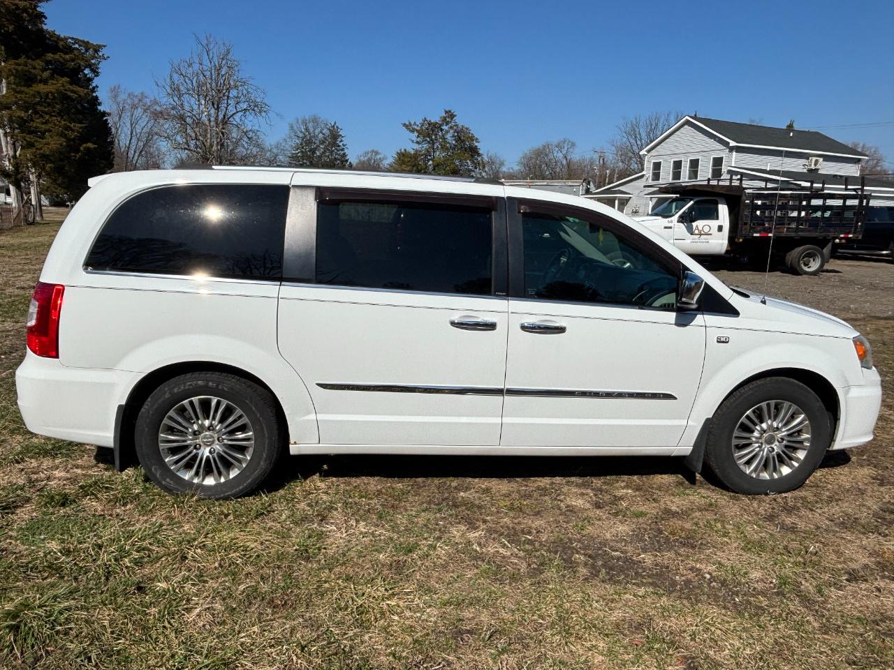 Chrysler Town & Country 4dr Wgn Touring-L 30th Anniversary 2014