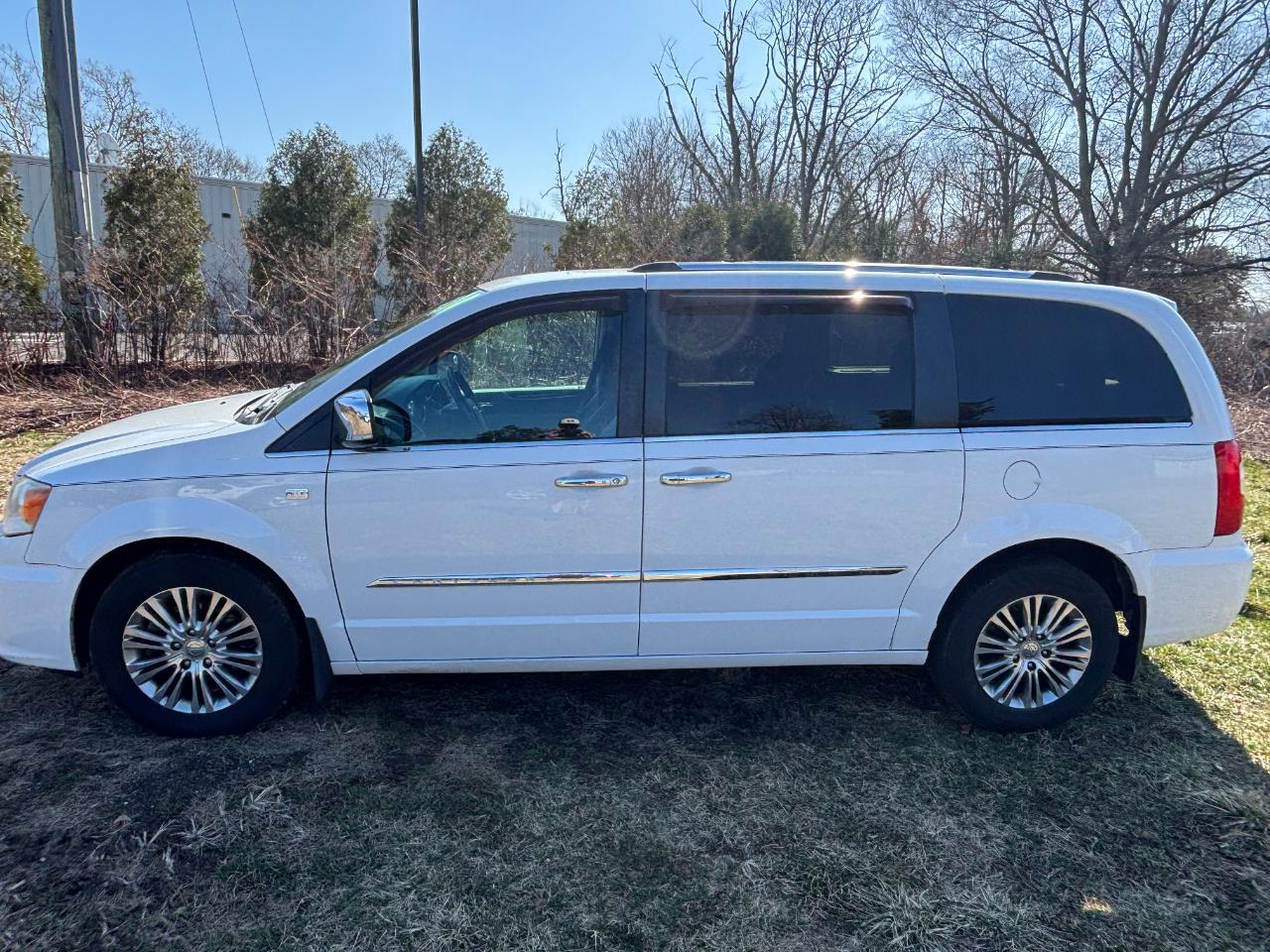 Chrysler Town & Country 4dr Wgn Touring-L 30th Anniversary 2014