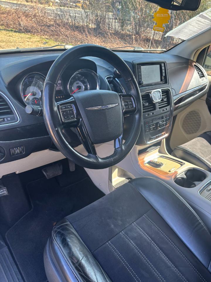 Chrysler Town & Country 4dr Wgn Touring-L 30th Anniversary 2014