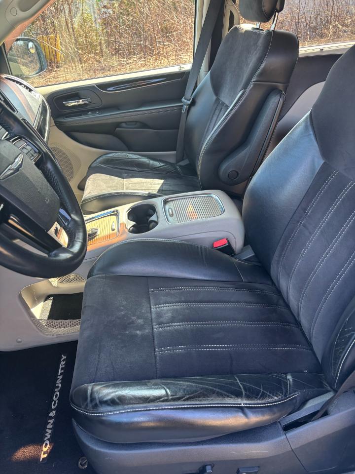 Chrysler Town & Country 4dr Wgn Touring-L 30th Anniversary 2014