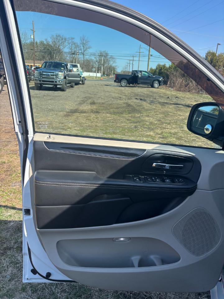 Chrysler Town & Country 4dr Wgn Touring-L 30th Anniversary 2014