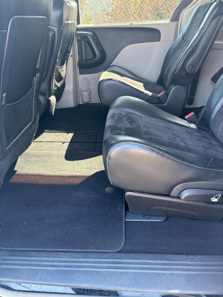 Chrysler Town & Country 4dr Wgn Touring-L 30th Anniversary 2014