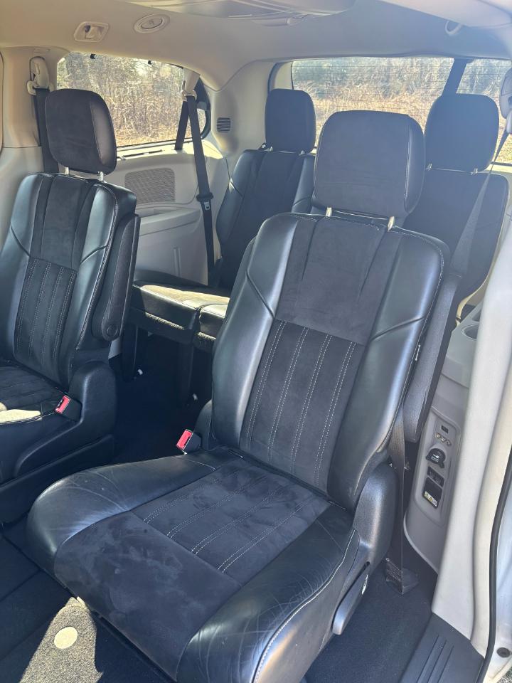 Chrysler Town & Country 4dr Wgn Touring-L 30th Anniversary 2014