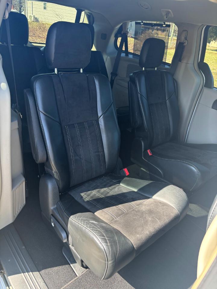 Chrysler Town & Country 4dr Wgn Touring-L 30th Anniversary 2014