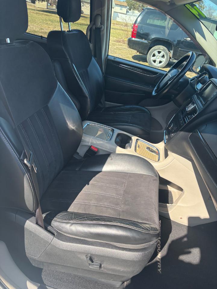 Chrysler Town & Country 4dr Wgn Touring-L 30th Anniversary 2014