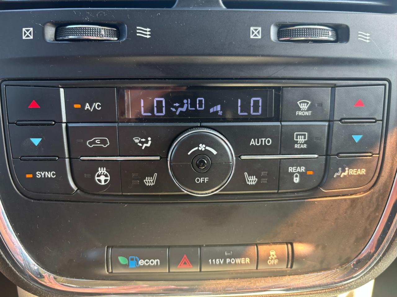 Chrysler Town & Country 4dr Wgn Touring-L 30th Anniversary 2014