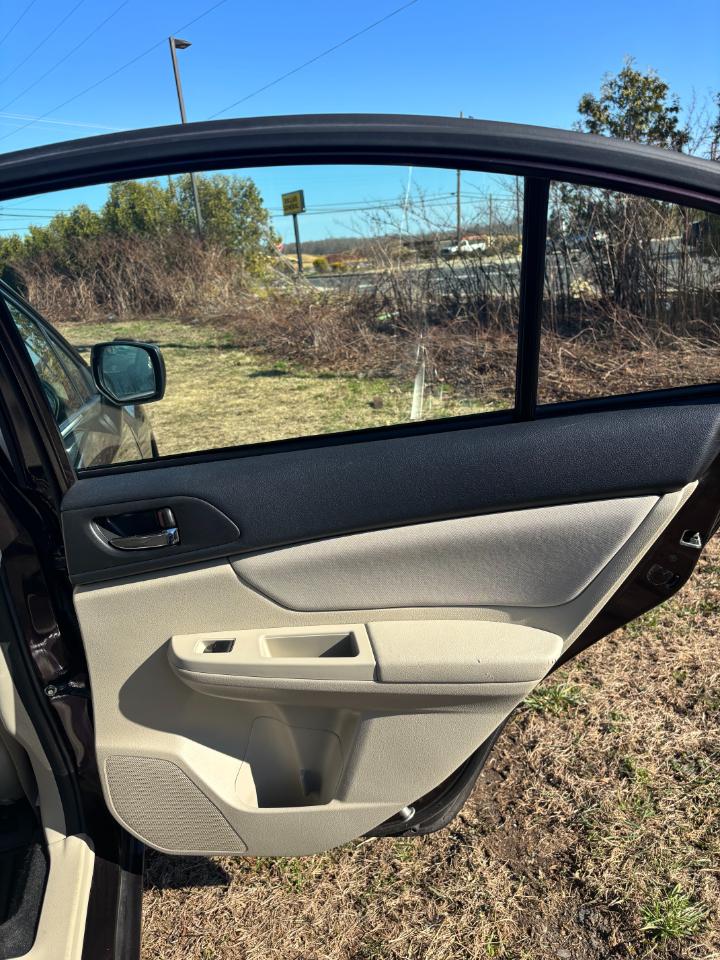 Subaru Impreza 2.0i Premium 4-Door 2012