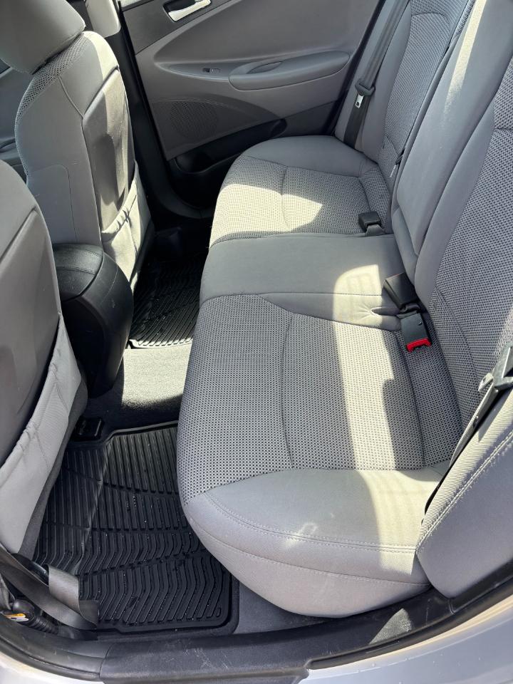 Hyundai Sonata 4dr Sdn 2.4L Auto GLS PZEV 2011