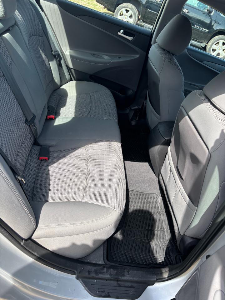 Hyundai Sonata 4dr Sdn 2.4L Auto GLS PZEV 2011