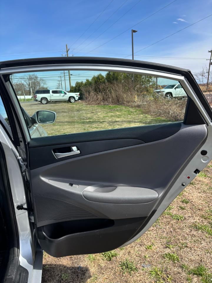 Hyundai Sonata 4dr Sdn 2.4L Auto GLS PZEV 2011