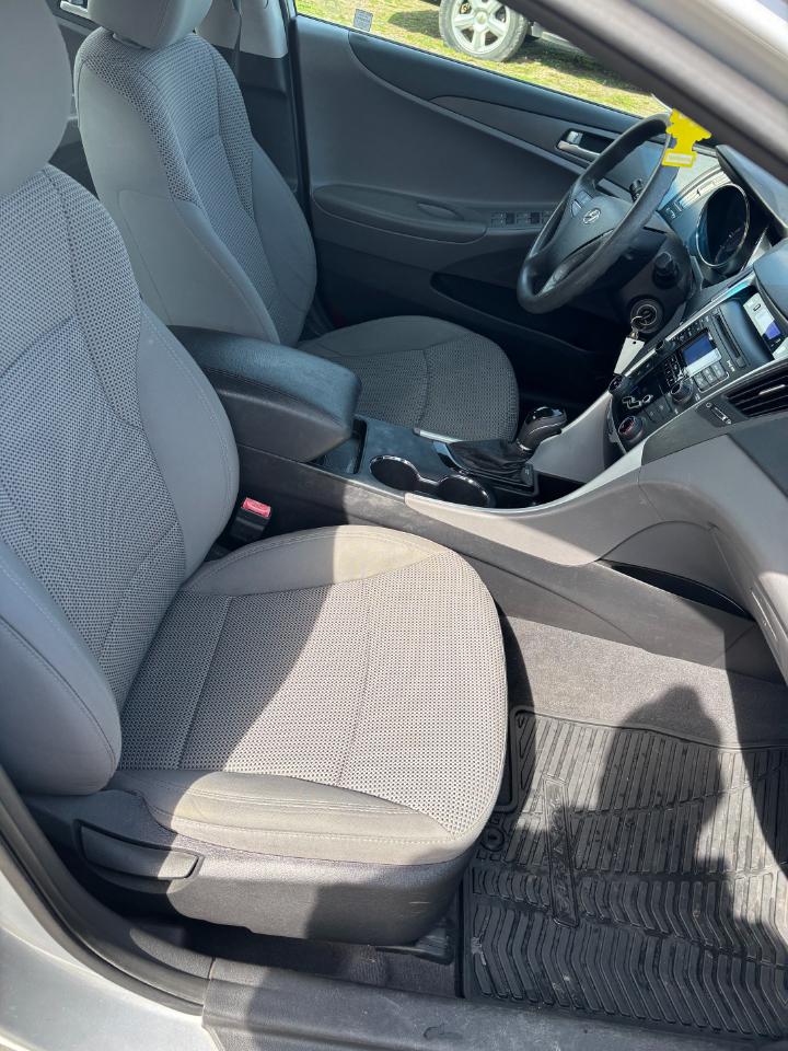 Hyundai Sonata 4dr Sdn 2.4L Auto GLS PZEV 2011