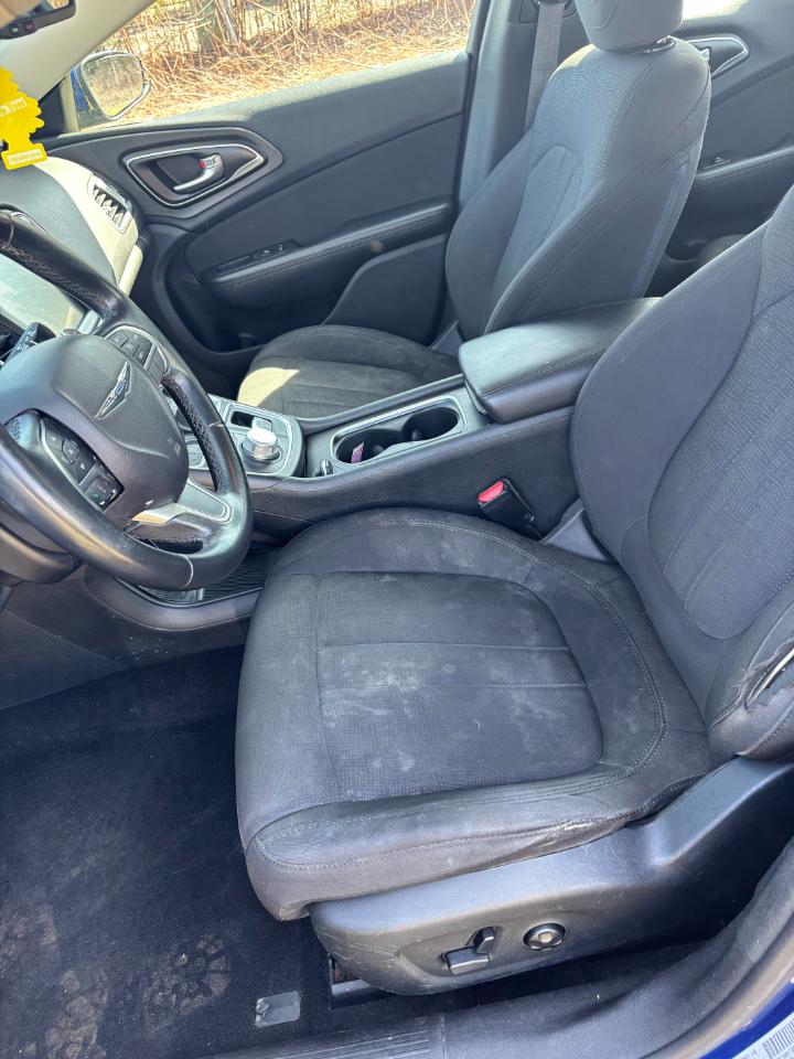 Chrysler 200 4dr Sdn Limited FWD 2016